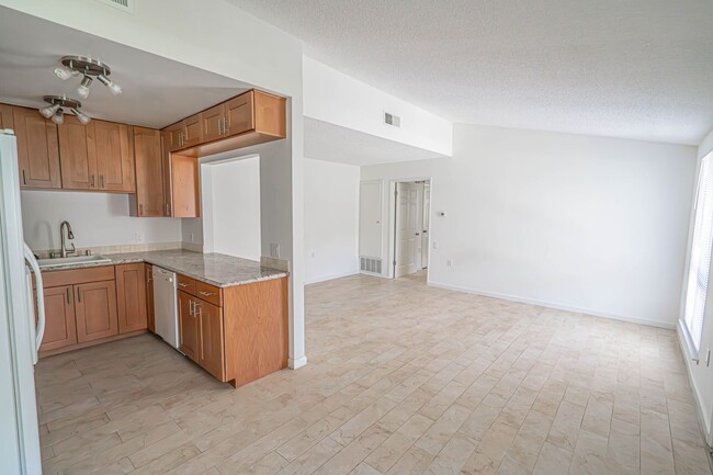 Building Photo - 2 Bedroom Home in Friendly Valley in 55+ C...
