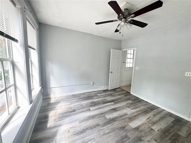 Building Photo - 704 Cordova Dr