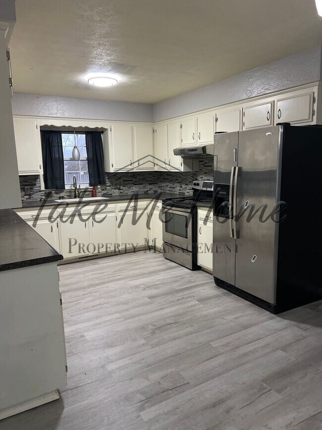 Building Photo - 3 Bedroom Basement Home in Kickapoo District!