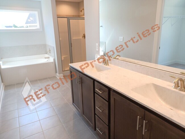Building Photo - Lovely 4 BD 2-Car Garage Home @ Cottages a...