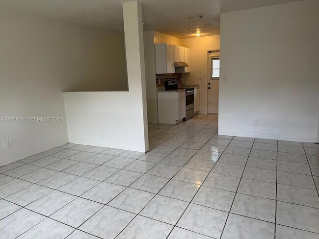 Building Photo - 728 SW 7th St