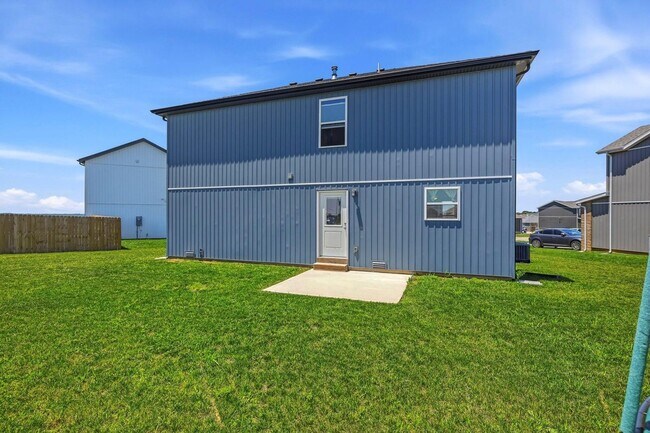 Building Photo - 4 Bedroom | 2.5 Bathroom | 2 Car Garage | Republic MO | Fenced in back yard!