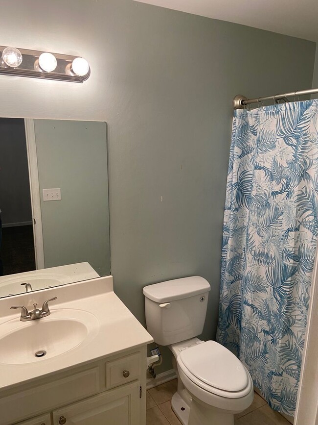 Building Photo - Charming 3 bedroom, 2 bath home in the heart of Dickson!!