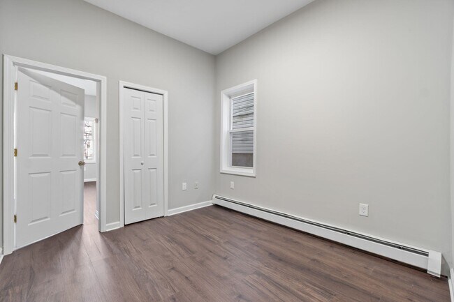 Building Photo - 162 Clerk St