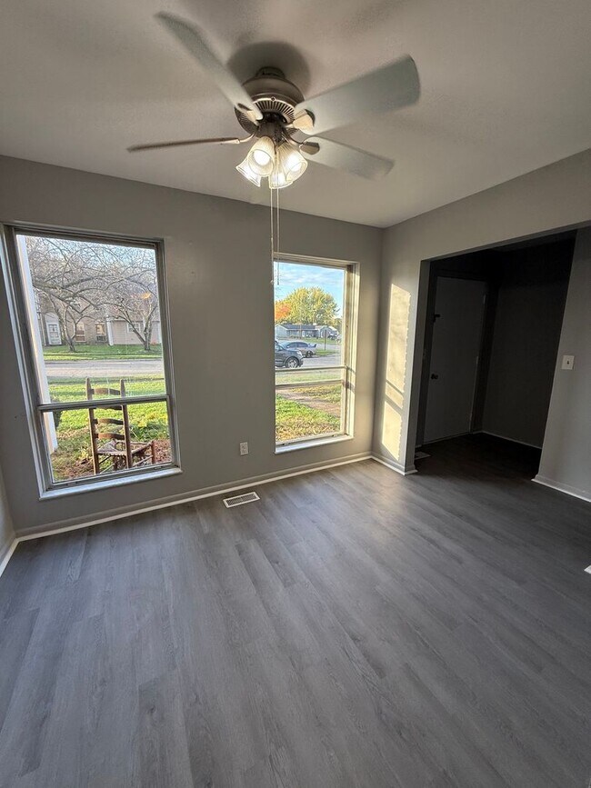 Building Photo - 6820-6826 Emerald Ave