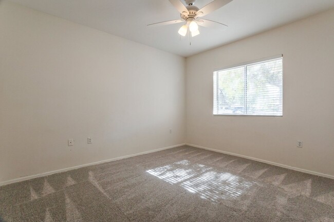 Building Photo - 2 Bedroom Paradise Valley Gem with Private...