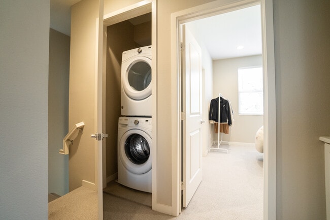 Building Photo - 2516 S Escondido Blvd