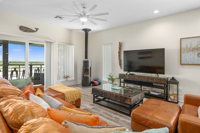 Building Photo - 456 Paradise Pointe Dr