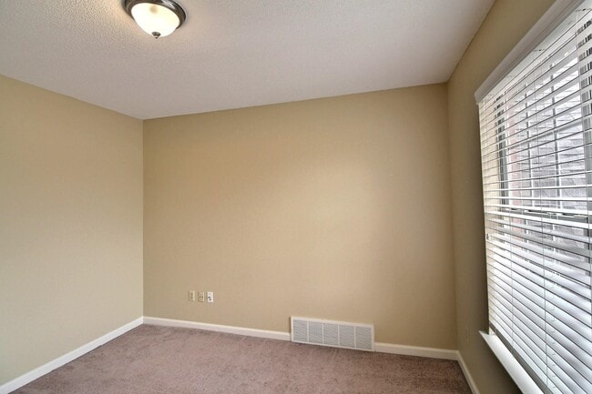 Building Photo - 1291 Rain Hollow Cir W