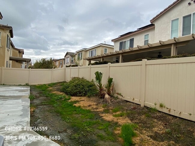 Building Photo - Eastvale 4 bedroom Partially Furnished Home
