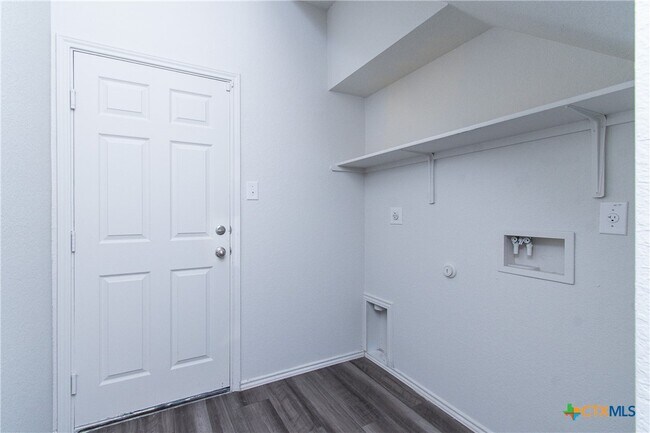 Building Photo - 303 Danielle Dr