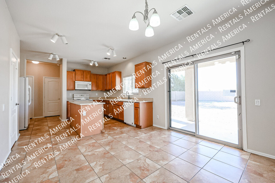 Building Photo - 910 S 118th Ln