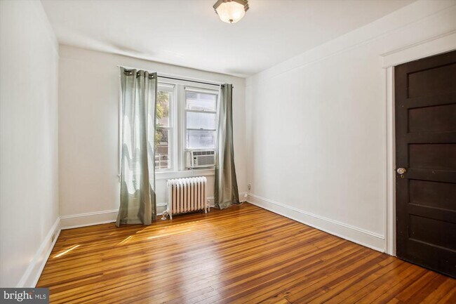 Building Photo - 1407 Shepherd St NW