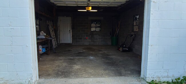 Garage interior - 1037 E Prospect St