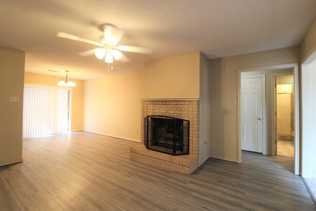 Building Photo - 5822 Gordon Ln