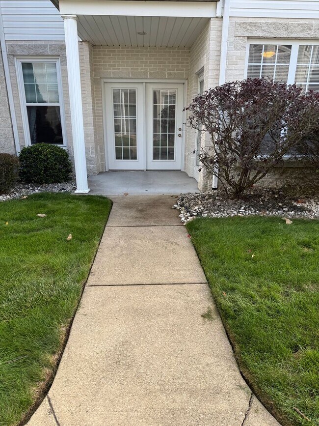 Building Photo - Adams Pointe 2 bedroom, 2 bathroom home