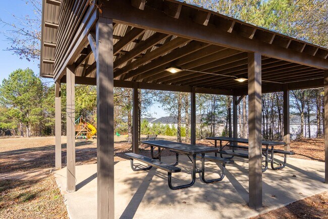 Building Photo - 704 Red Cedar Ct