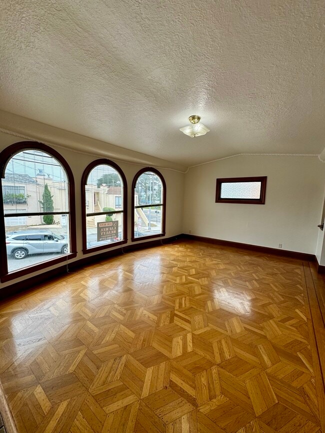 Building Photo - 615 Prague St