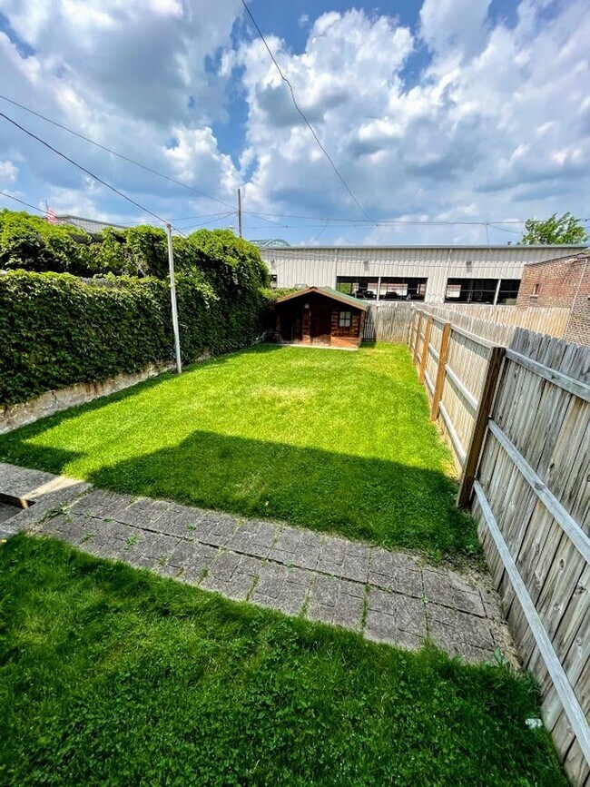 Building Photo - 2323 Sidney St