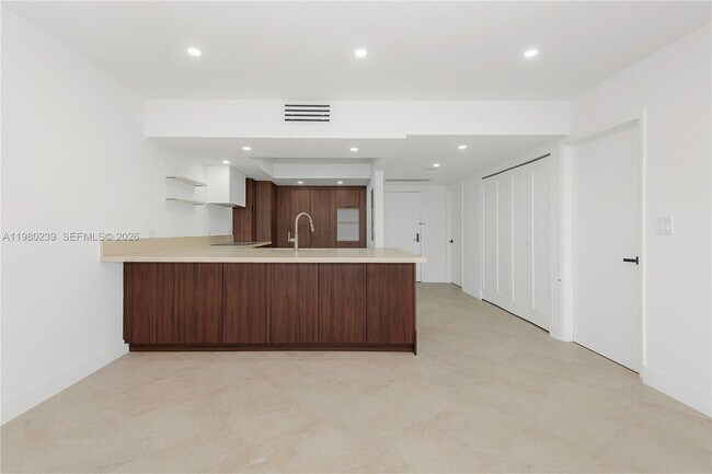 Building Photo - 8855 Collins Ave