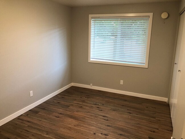 Building Photo - Completely updated 3 bedroom 1 bath duplex!