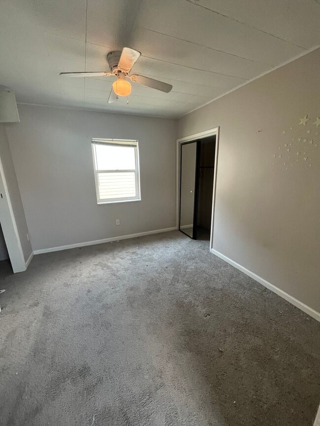 Building Photo - Three Bed, Two Bath with 2 Car Garage in N...