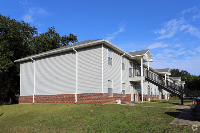 Building Photo - Candlewood Villas