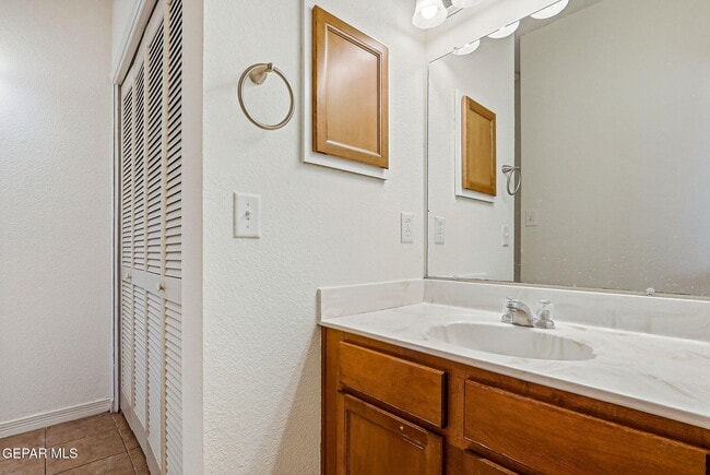 Building Photo - 3150 N Yarbrough Dr