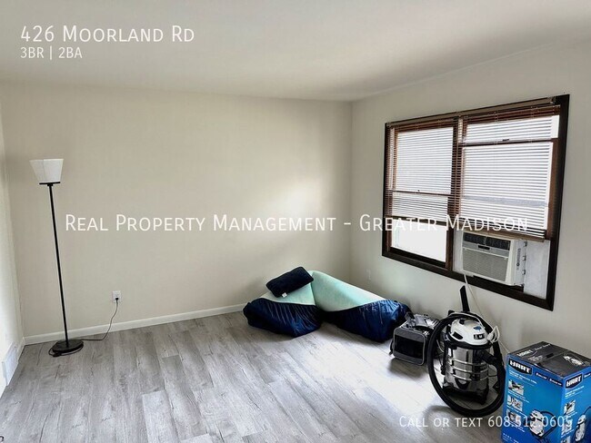 Building Photo - 3 bedroom duplex on Madison's south side w...