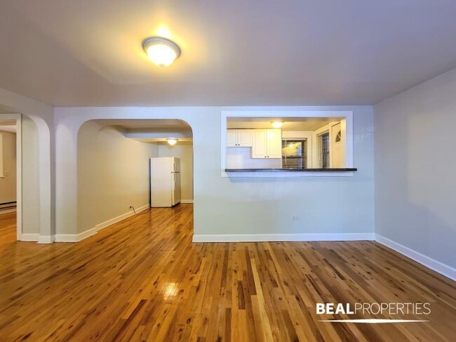Building Photo - 1 bedroom in CHICAGO IL 60657