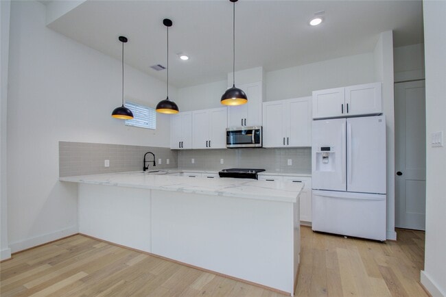 Building Photo - 3206 Live Oak St