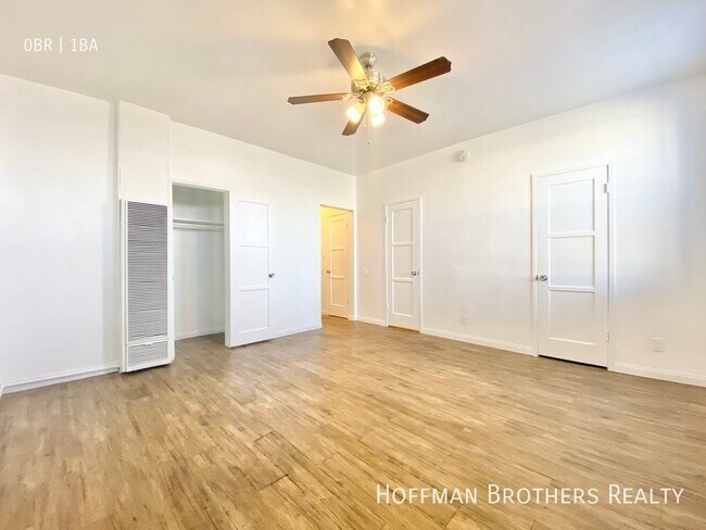 Building Photo - 419 W Los Feliz Rd