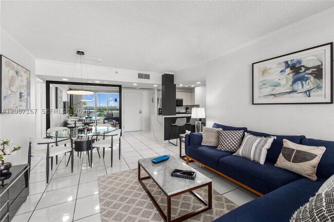 Building Photo - 2301 Collins Ave