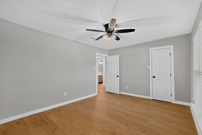 Building Photo - 2308 Chamberlain Dr