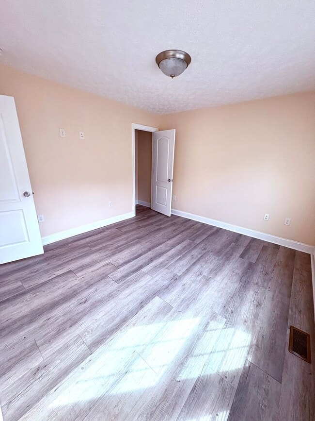 Building Photo - Available for the 2026-2027 lease term.