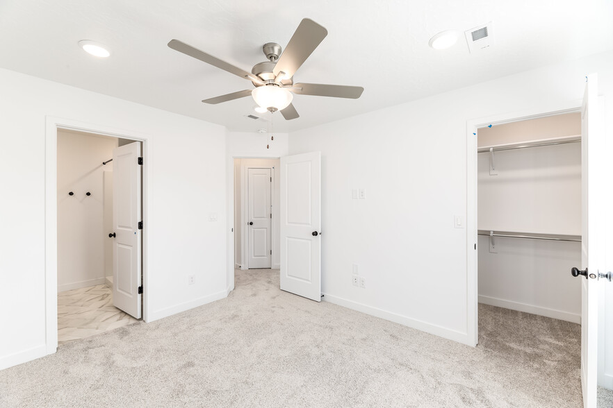 Building Photo - 4198 W Gooseneck Ct