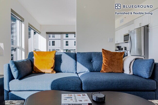 Building Photo - 10301 NE 10th St