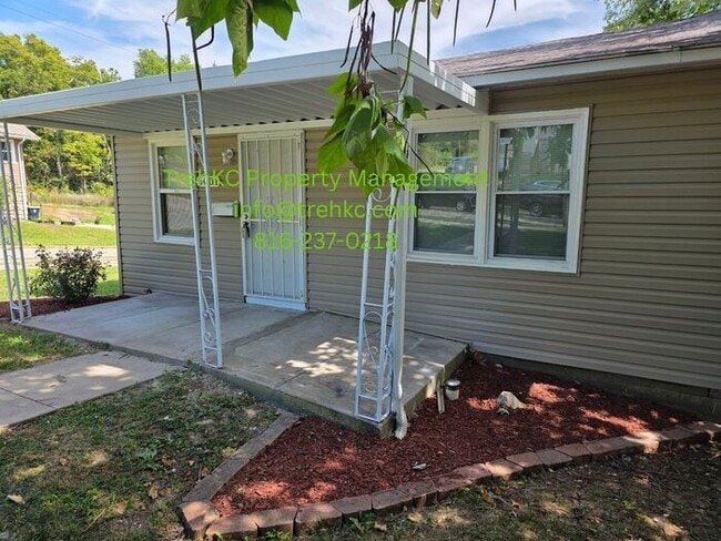 Building Photo - Freshly Updated 3-Bedroom Home in Blue Hills!