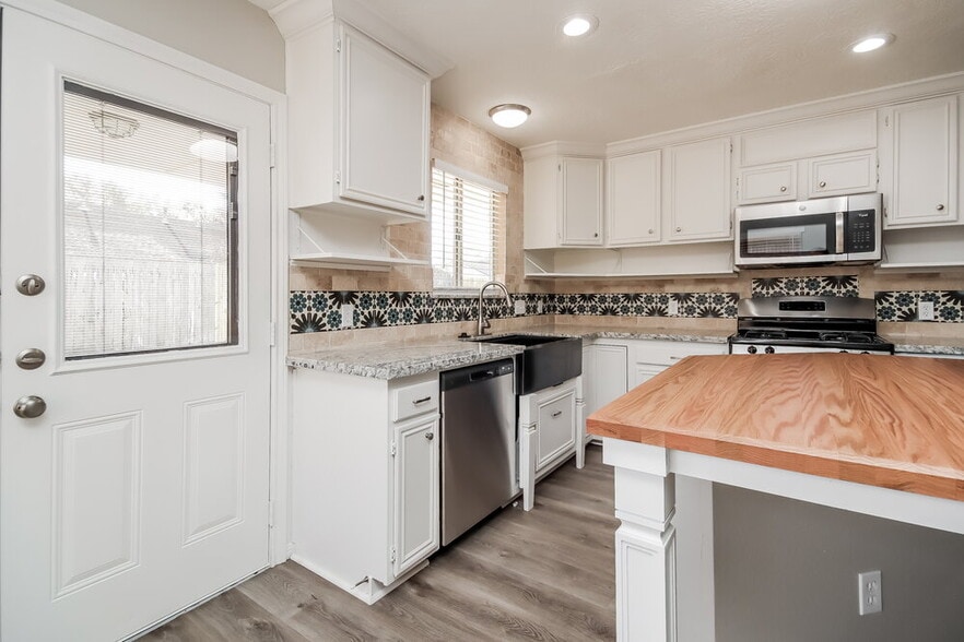 Building Photo - 4919 Bayboro Park Dr