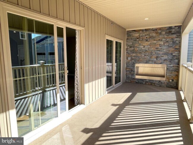 Building Photo - 42589 Burbank Terrace