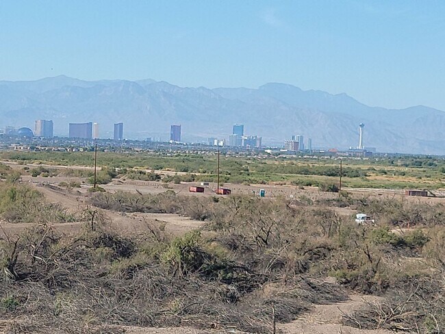 Building Photo - Incredible Views of the Las Vegas Skyline