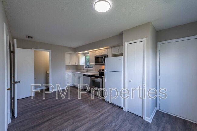 Building Photo - 890 Hibiscus St
