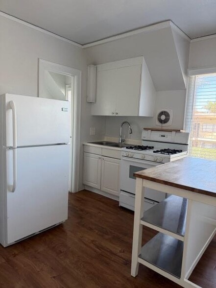 Interior Photo - Long Beach Terraces