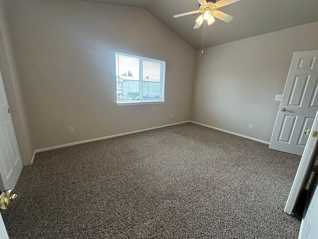 Building Photo - S0476