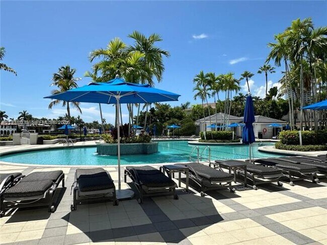 Building Photo - 21200 Point Pl