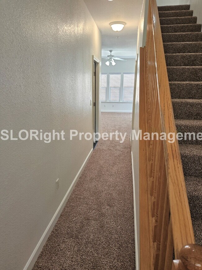 Building Photo - AVAILABLE AUGUST - Spacious 3 Bed / 2.5 Bath Templeton Condo