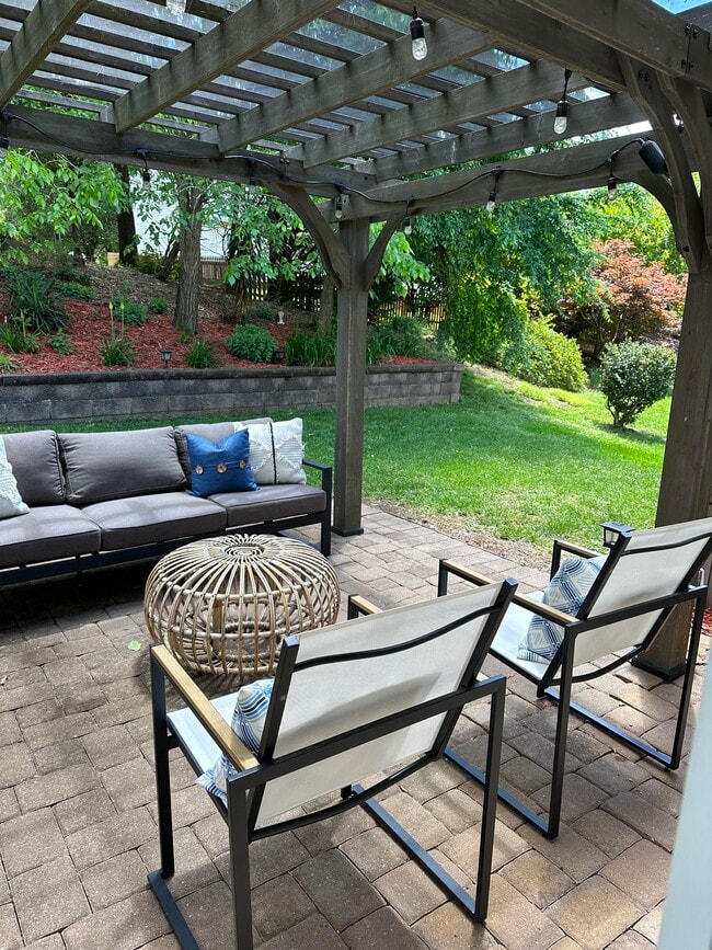 Building Photo - 5649 Winslow Ave NW