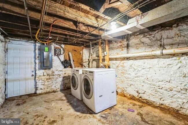 Building Photo - 2356 McCulloh St