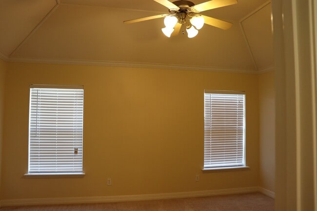 Building Photo - Lovely 3 bedroom 2 bath home for lease in ...
