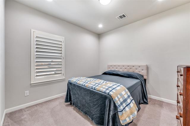 Building Photo - 3945 Wellesley Ave